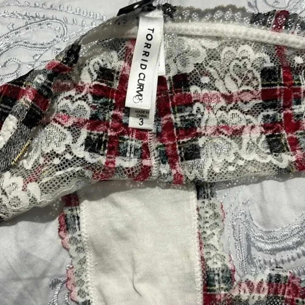 Torrid Winter plaid lace bralette 4x and Matching panties 3x - Picture 4 of 7